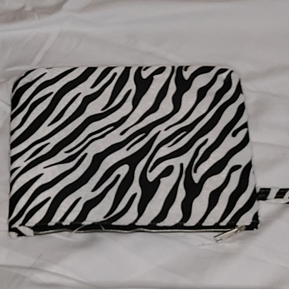 Zebra clutch and bracelet set